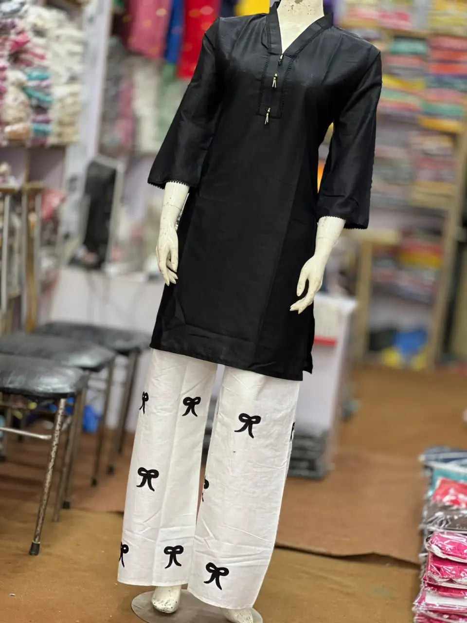 3 Pcs Women's Stitched Cotton Lawn Embroidered Suit Viral Tie Design