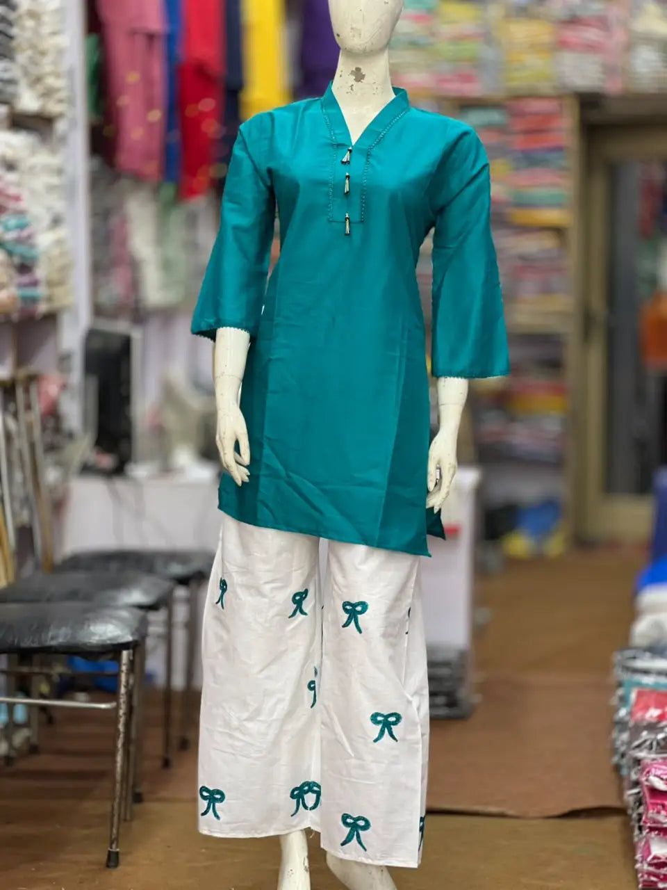 3 Pcs Women's Stitched Cotton Lawn Embroidered Suit Viral Tie Design