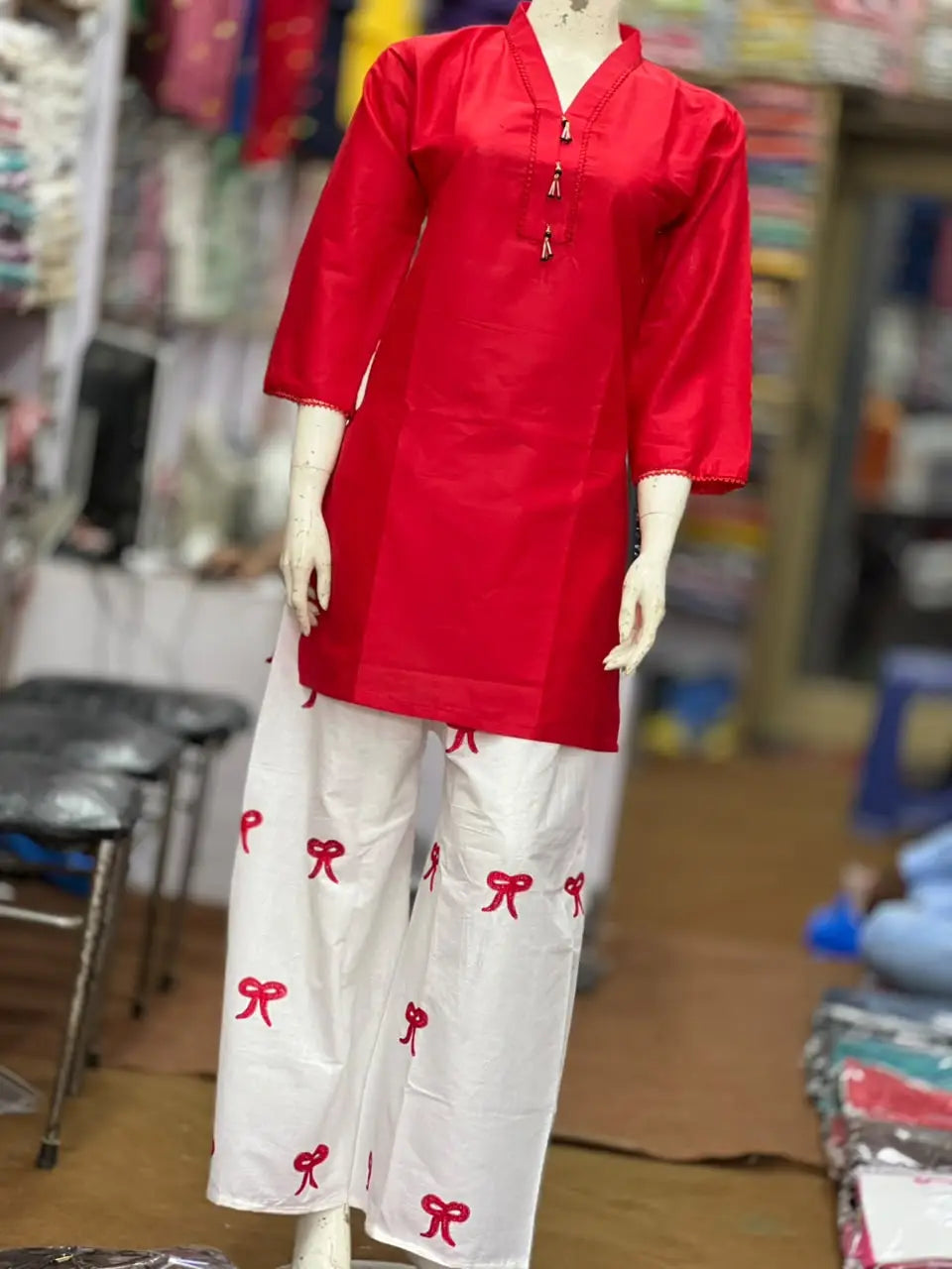 3 Pcs Women's Stitched Cotton Lawn Embroidered Suit Viral Tie Design