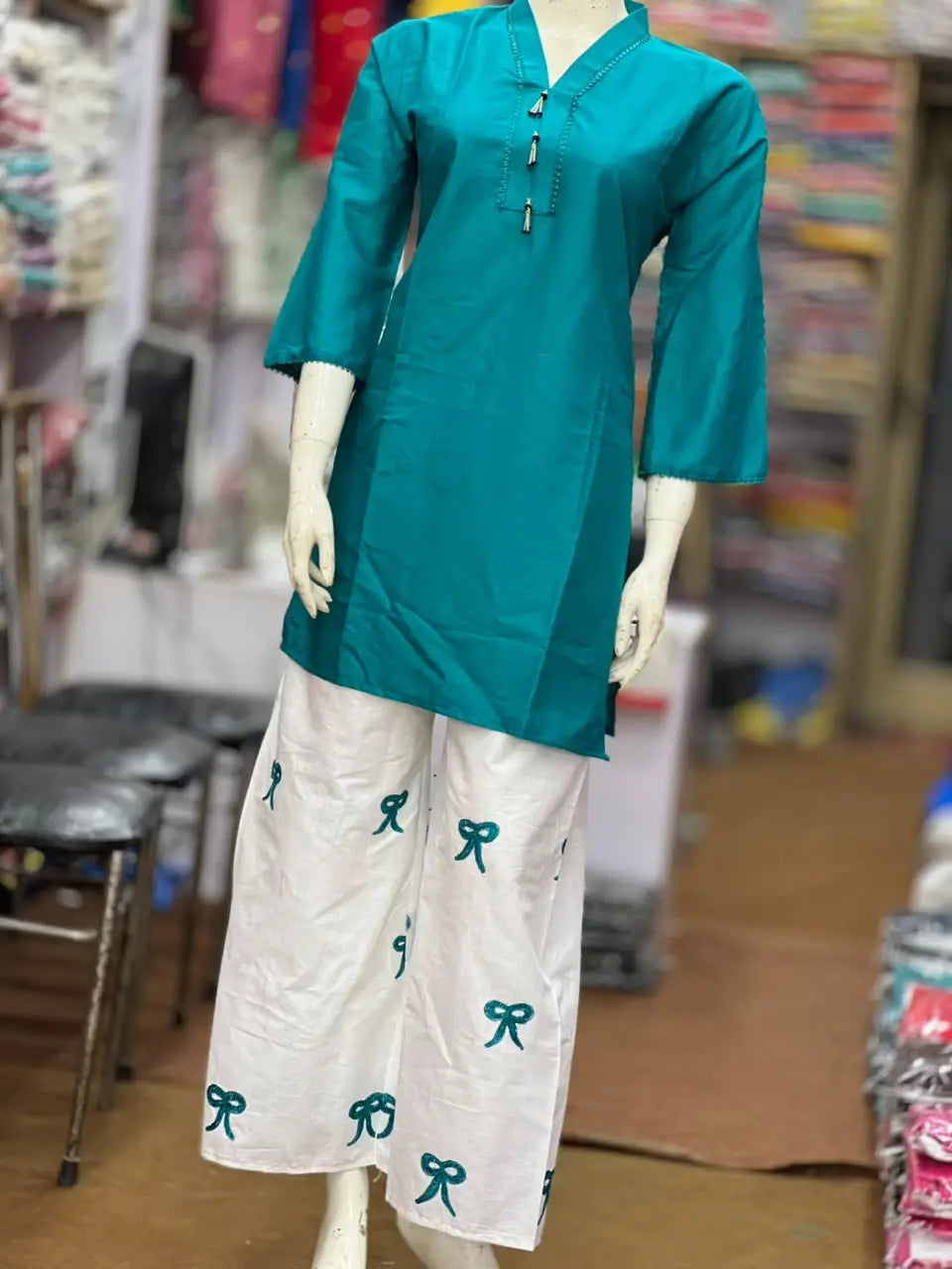 3 Pcs Women's Stitched Cotton Lawn Embroidered Suit Viral Tie Design