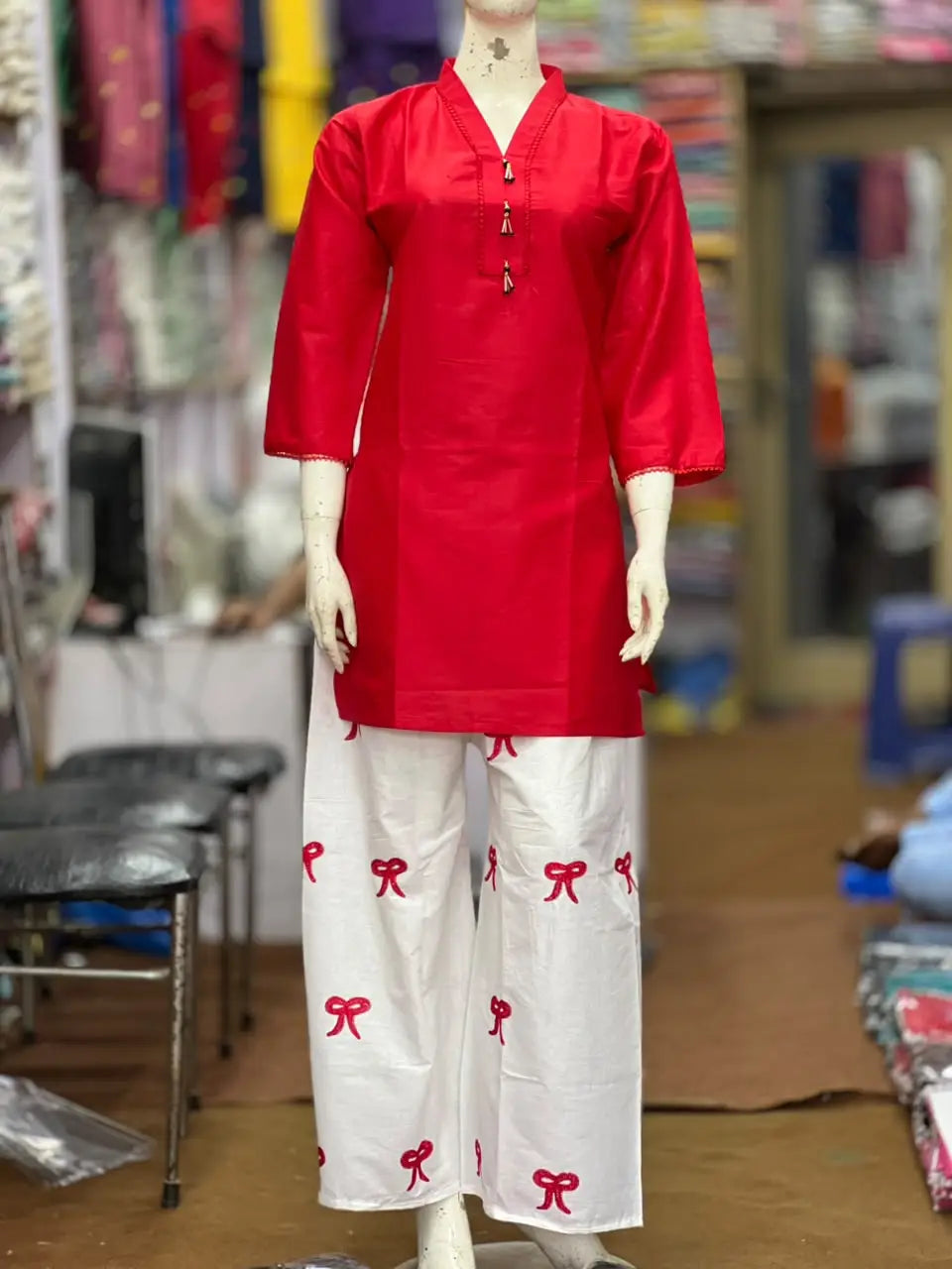 3 Pcs Women's Stitched Cotton Lawn Embroidered Suit Viral Tie Design